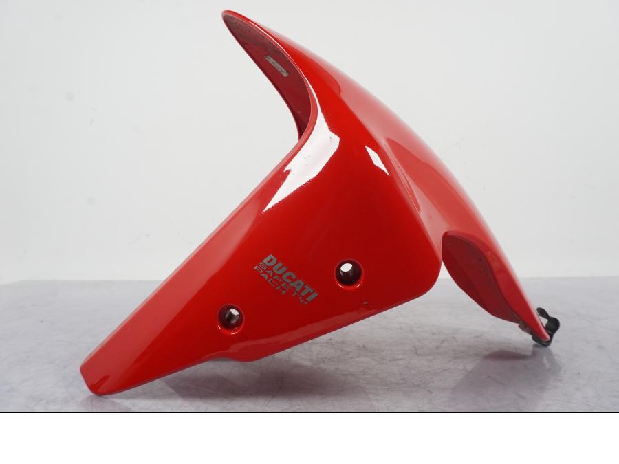 Snett nerifrån på Framskärm från en Ducati Supersport 939 -2017 motorcykel.