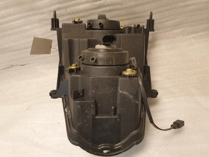 Snett nerifrån på Strålkastare från en Suzuki GSX 1300 R -1999 motorcykel.