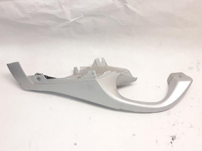 Baksidan på Passagerarhandtag från en BMW F 650 GS -2002 motorcykel.