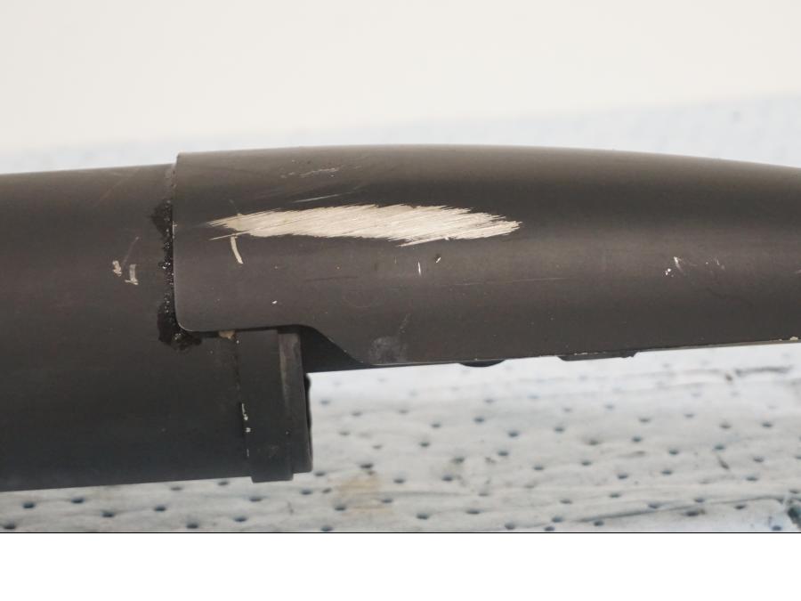 Höger sida på Ljuddämpare från en Kawasaki VN 900 -2012 motorcykel.