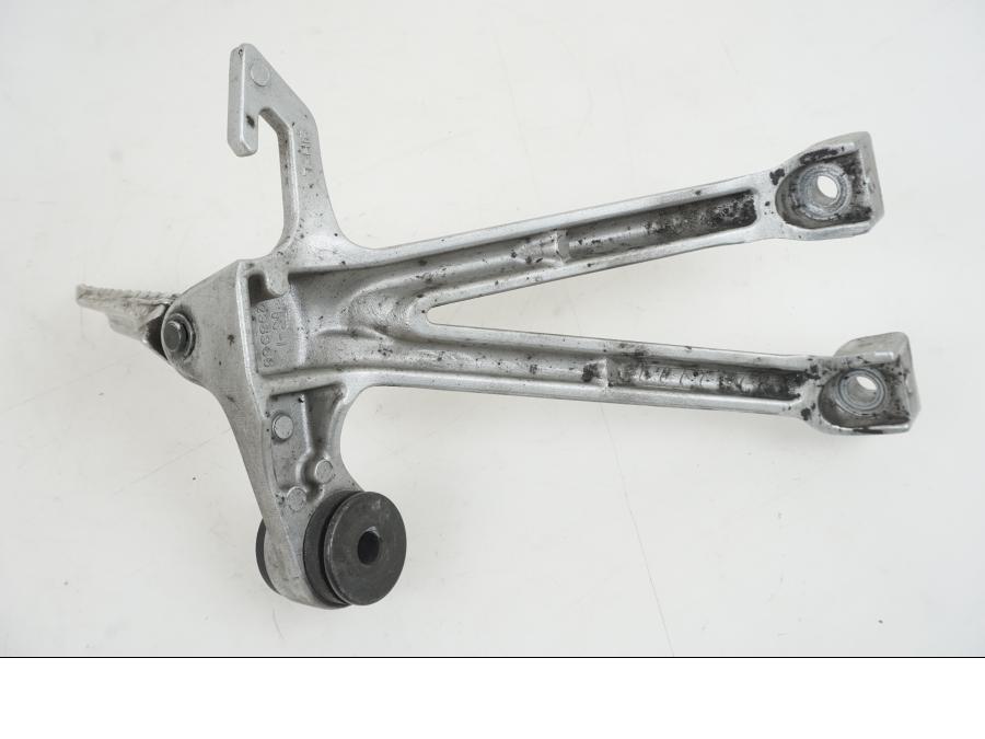 Snett nerifrån på Fotpinne från en Suzuki GSX-R 1000 -2007 motorcykel.