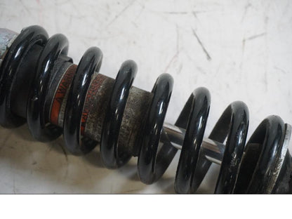 Snett uppifrån på Stötdämpare från en Kawasaki Ninja 300 -2014 motorcykel.