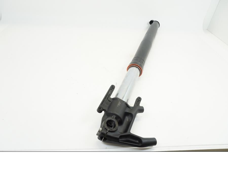 Höger sida på Gaffelben från en Triumph Tiger 1200 -2018 motorcykel.