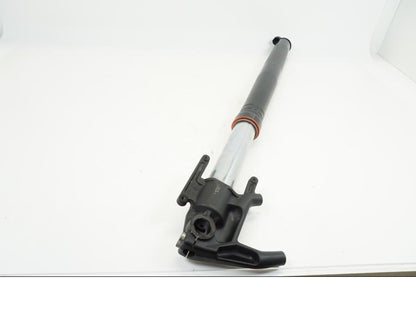 Höger sida på Gaffelben från en Triumph Tiger 1200 -2018 motorcykel.