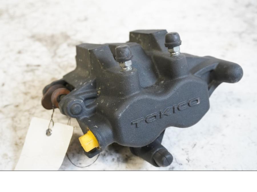 Framsidan på Bromsok från en Suzuki M 1800 -2009 motorcykel.