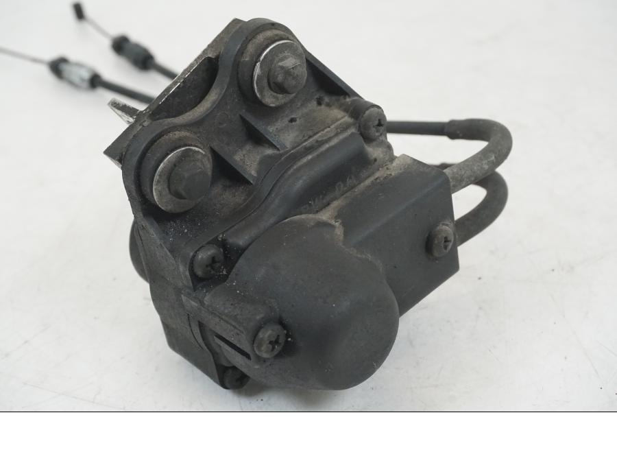 Snett nerifrån på Avgasspjällmotor från en Yamaha YZF 1000 R1 -2004 motorcykel.