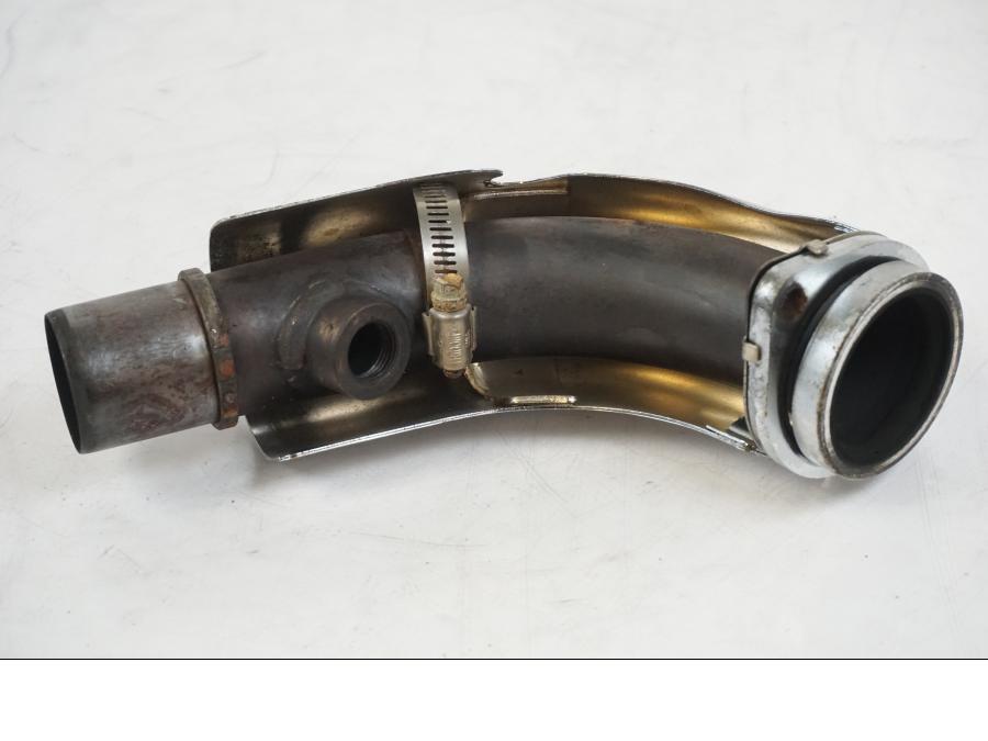 Vänster sida på Grenrör från en Suzuki VZR 1800 -2009 motorcykel.