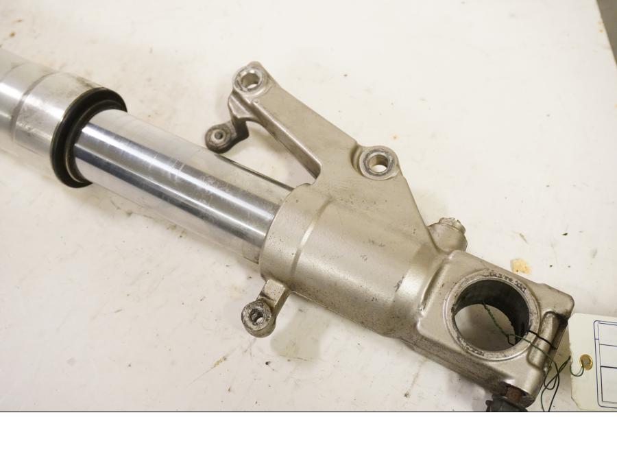 Baksidan på Gaffelben från en Suzuki GSX-R 750 -1999 motorcykel.