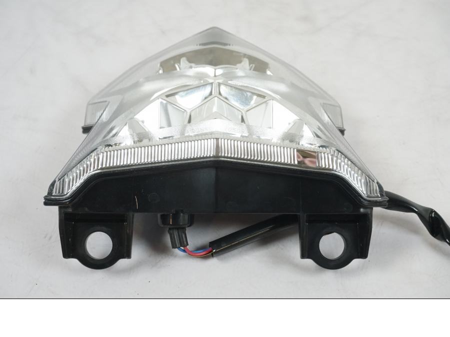 Snett uppifrån på Baklampa från en Kawasaki Z 900 -2021 motorcykel.