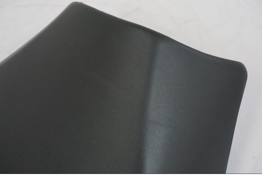 Höger sida på Sadel från en Aprilia RS 125 -2000 motorcykel.