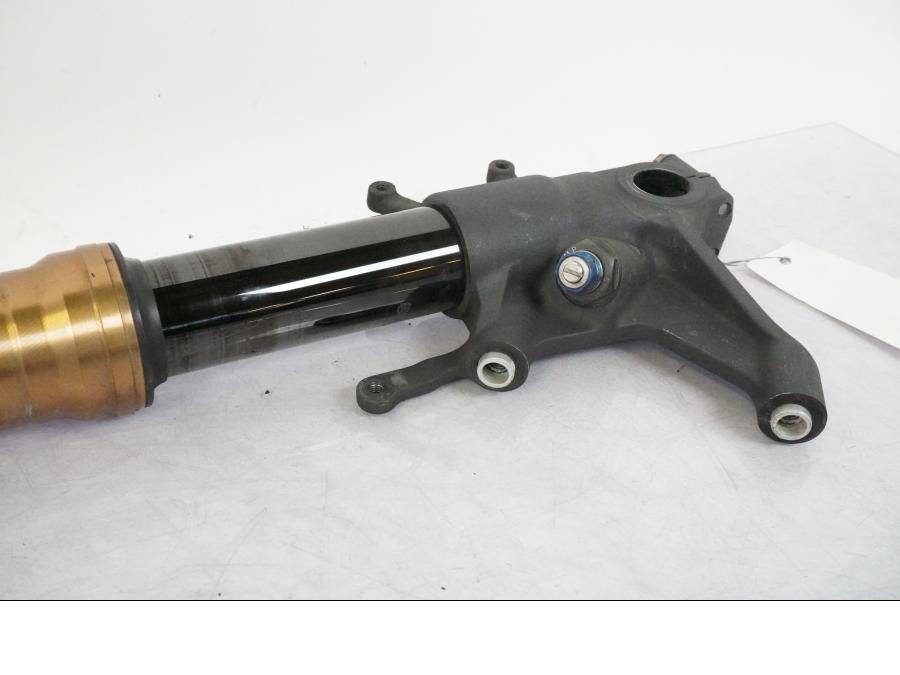 Baksidan på Gaffelben från en Suzuki GSX-R 1000 -2008 motorcykel.