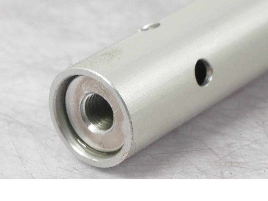 Baksidan på Gaffelbensdelar från en Kawasaki ZX-6R -2006 motorcykel.