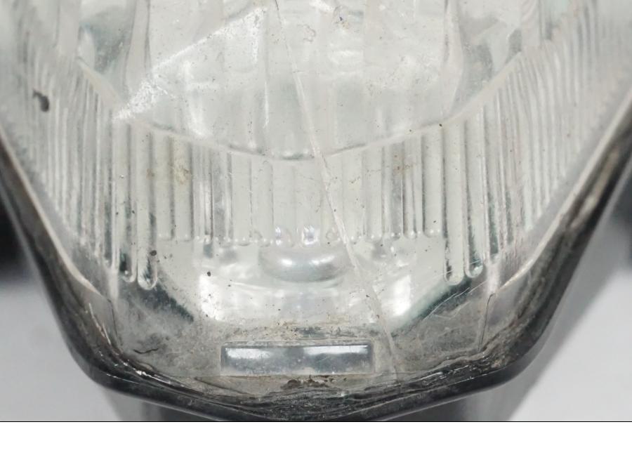 Snett uppifrån på Baklampa från en Yamaha YZF 1000 R1 -2007 motorcykel.