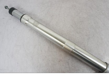 Vänster sida på <p>Gaffelben höger till R 1200 RT 2011.</p>

<p>Skrapmärken, repor och mindre jack finns se bilder.</p> motorcykel.