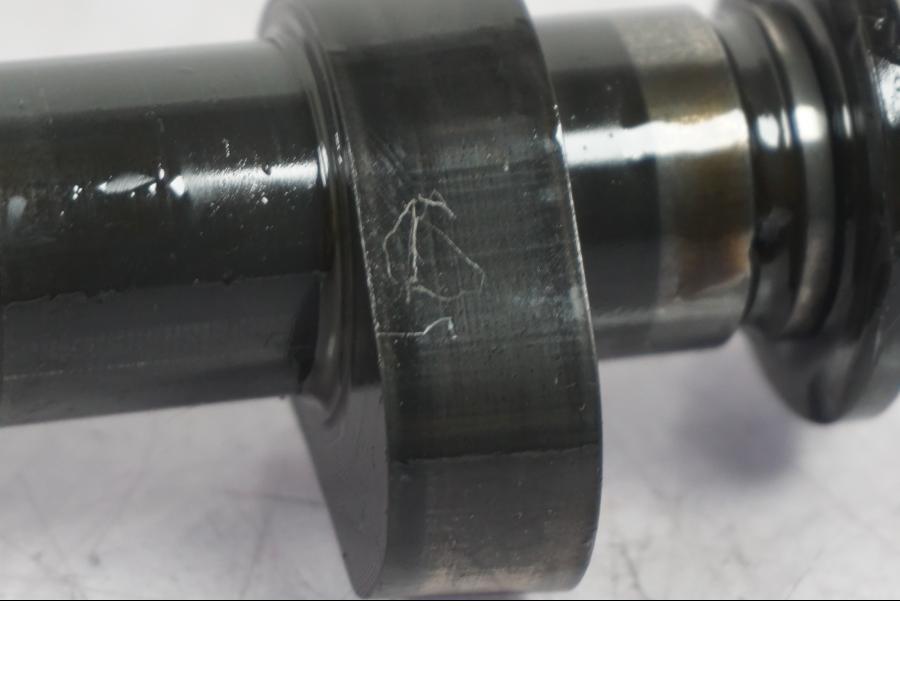 Vänster sida på Kamaxel från en BMW R NineT -2017 motorcykel.