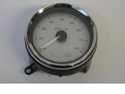 Framsidan på Varvräknare från en H-D Street Glide FLHX -2013 motorcykel.