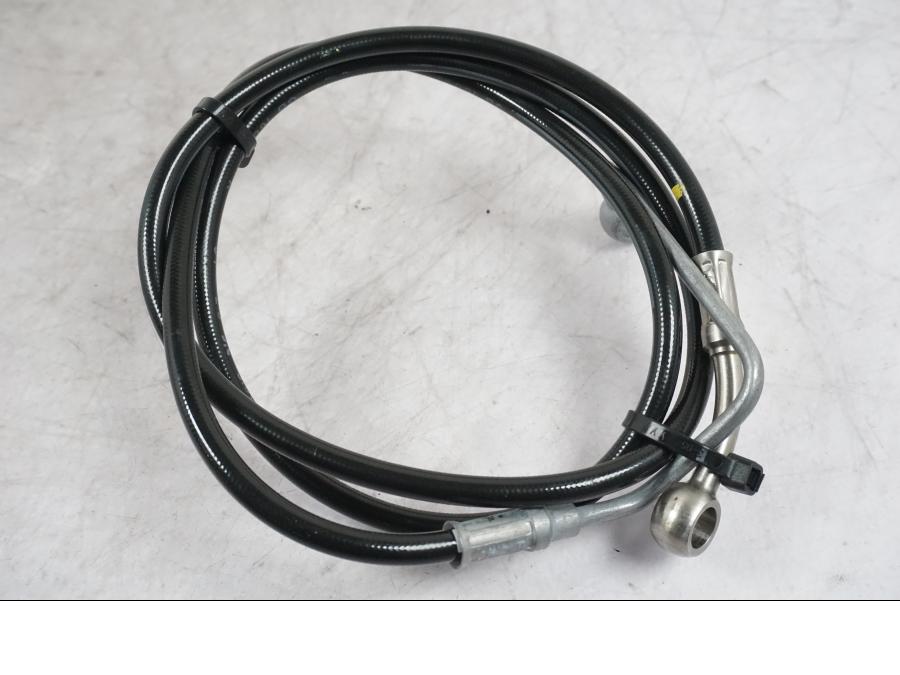 Snett nerifrån på Bromsledning från en Ducati Multistrada V4 -2024 motorcykel.