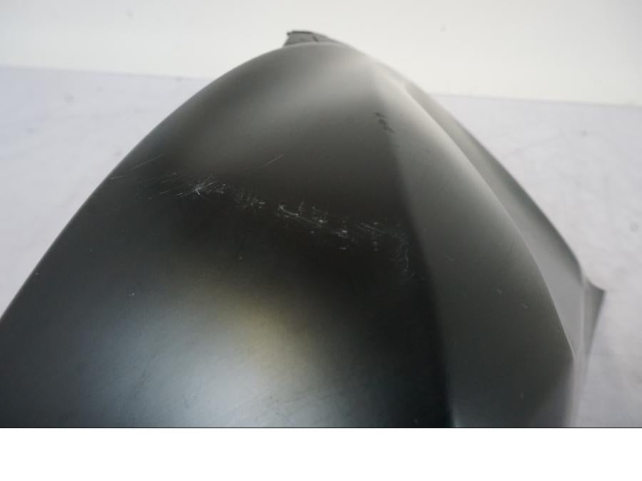 Snett nerifrån på Tankkåpa från en Kawasaki Z 800 -2014 motorcykel.