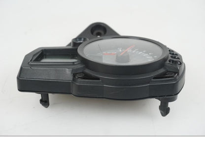 Vänster sida på Instrumentpanel från en Suzuki GSX-R 1000 -2007 motorcykel.