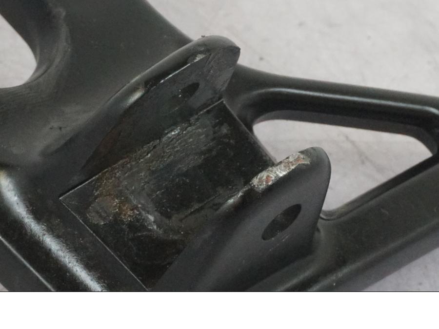 Höger sida på Fotpinnefäste från en Yamaha Tenere 700 -2022 motorcykel.