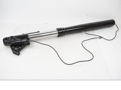 Framsidan på Gaffelben från en H-D Adventure Pan America Special RA1250S -2021 motorcykel.