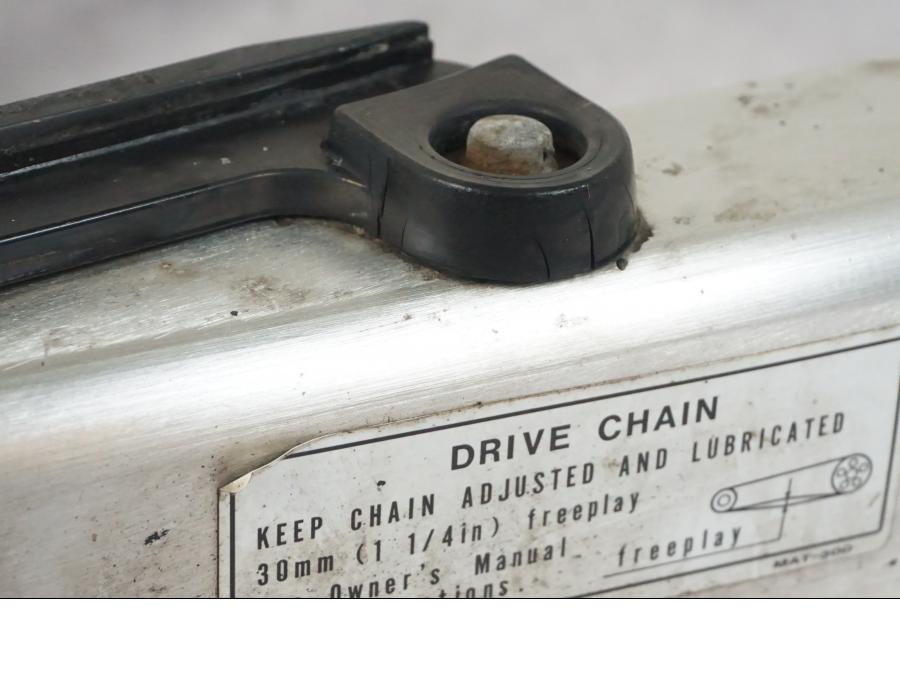 Höger sida på Sving från en Honda CBR 1100 XX -1999 motorcykel.