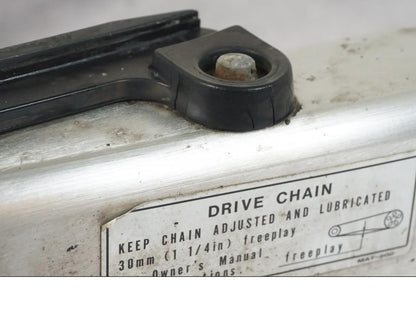 Höger sida på Sving från en Honda CBR 1100 XX -1999 motorcykel.