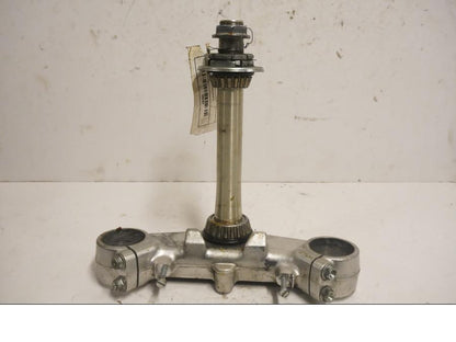 Framsidan på Gaffelkrona från en Honda CBR 900 RR -1999 motorcykel.