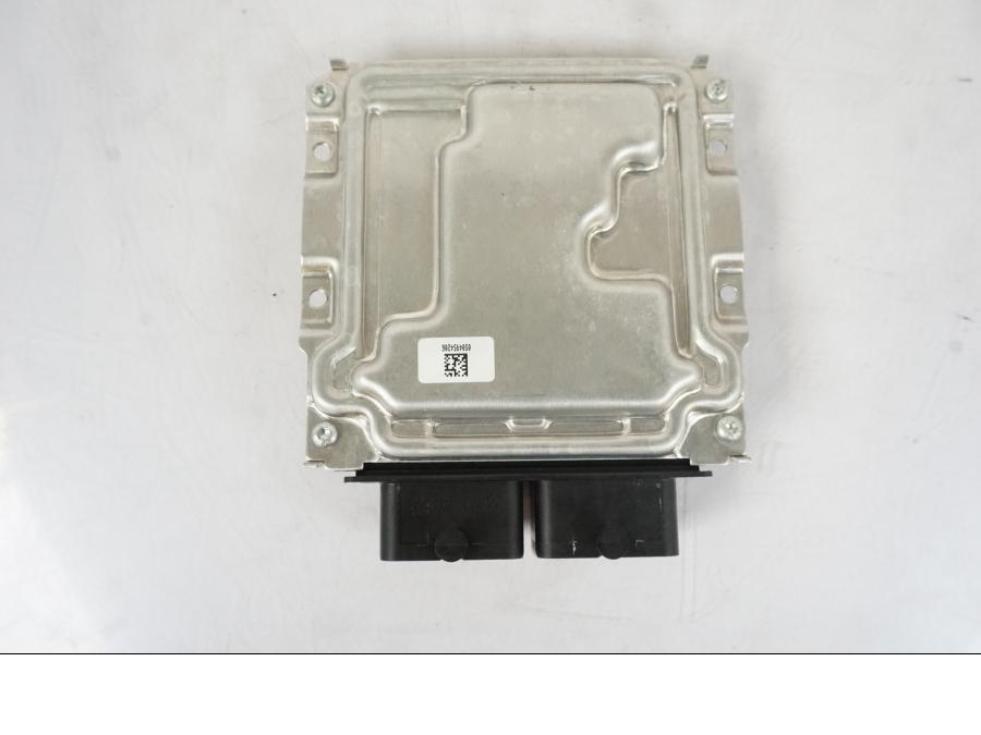 Vänster sida på CDI / ECU från en KTM 790 Duke -2019 motorcykel.