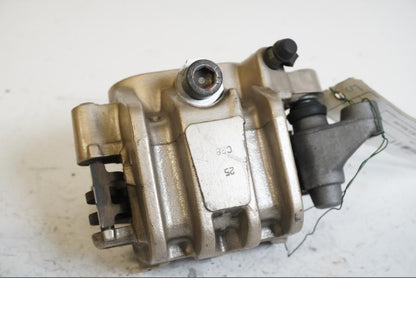 Baksidan på Bromsok från en Honda CB 600 Hornet -2005 motorcykel.