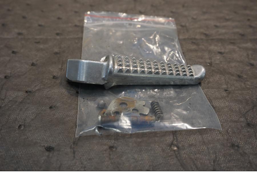 Framsidan på Fotpinne från en Honda CBR 900 RR -1999 motorcykel.