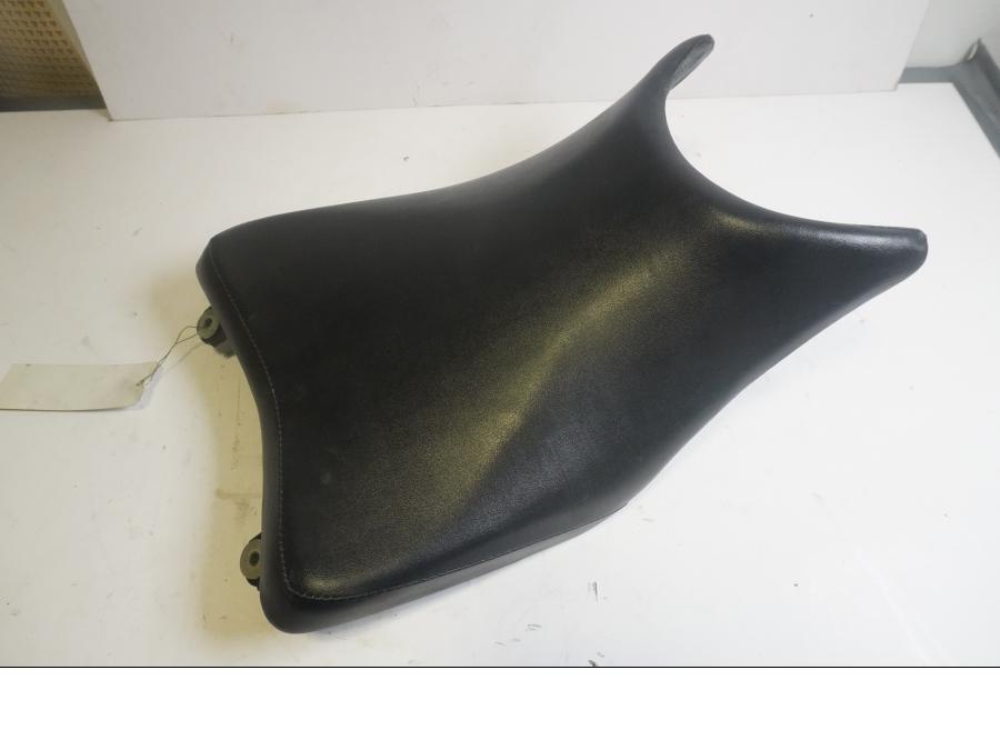 Framsidan på Sadel från en Honda CBR 125 R -2011 motorcykel.