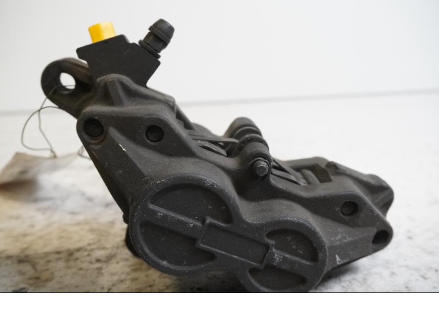 Baksidan på Bromsok från en Triumph TT 600 -2001 motorcykel.