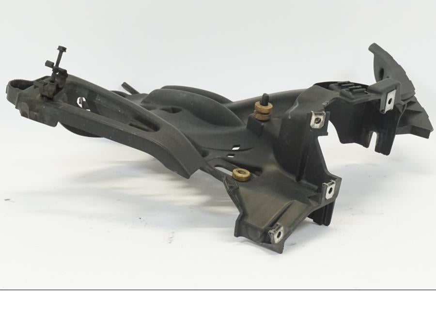 Höger sida på Toppkåpstag från en BMW K 1200 S -2006 motorcykel.