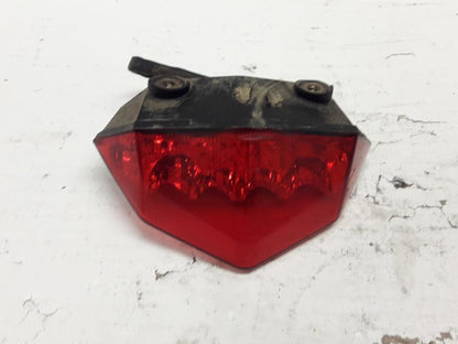 Framsidan på Baklampa från en Husqvarna TE 630 -2011 motorcykel.