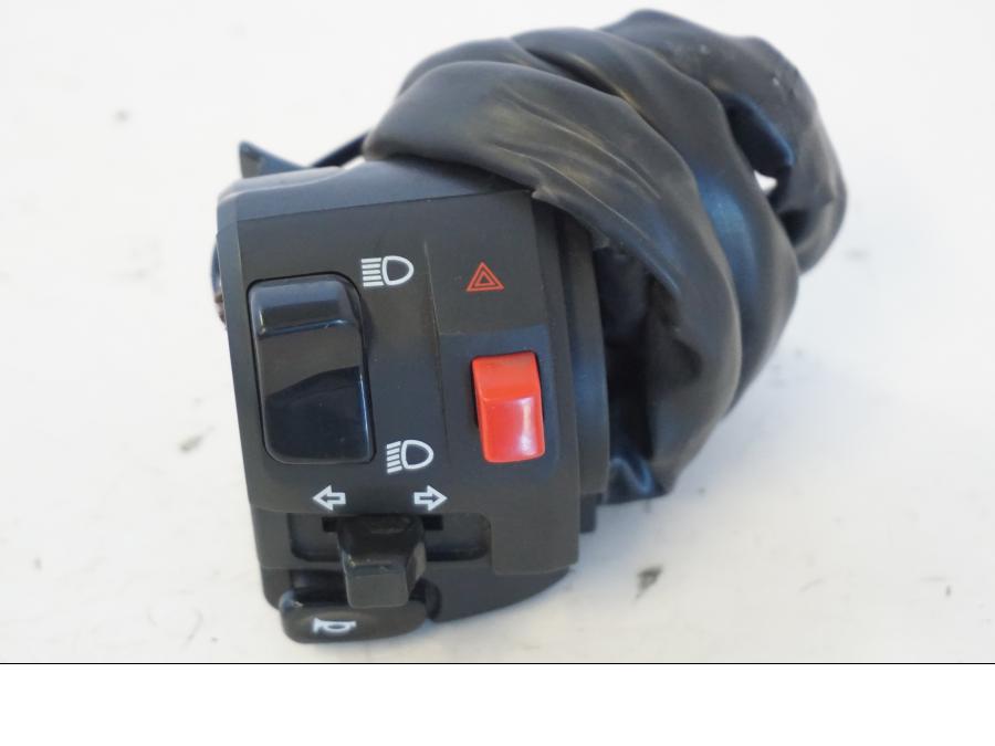 Framsidan på Styrelreglage från en Kawasaki ER-6N -2012 motorcykel.