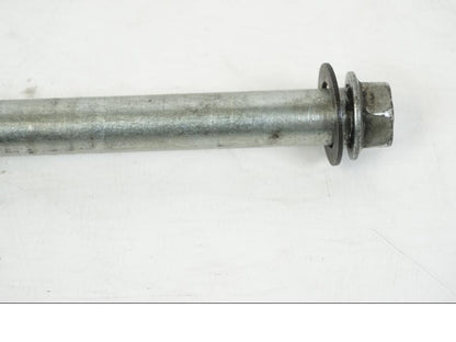 Baksidan på Axel från en Suzuki GSX 600 F -1998 motorcykel.