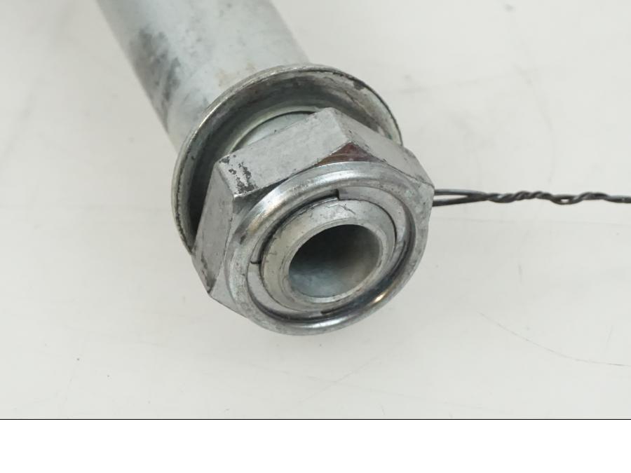 Höger sida på Axel från en Honda CBR 1000 -2005 motorcykel.