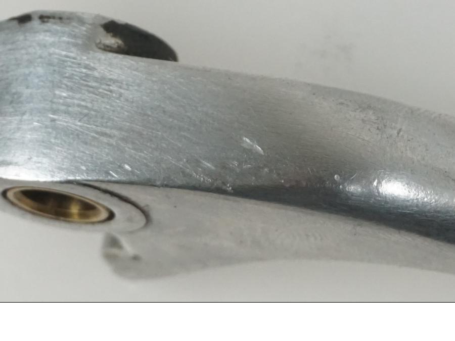 Snett nerifrån på Bromsgrepp från en Honda VT 750 -2004 motorcykel.