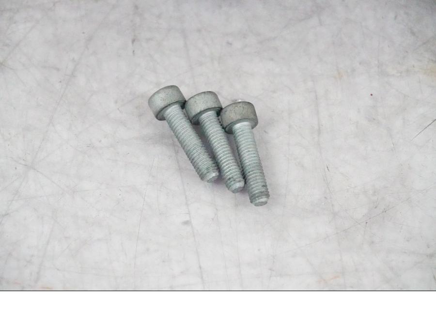 Baksidan på Vattenrör från en BMW K 1200 S -2005 motorcykel.