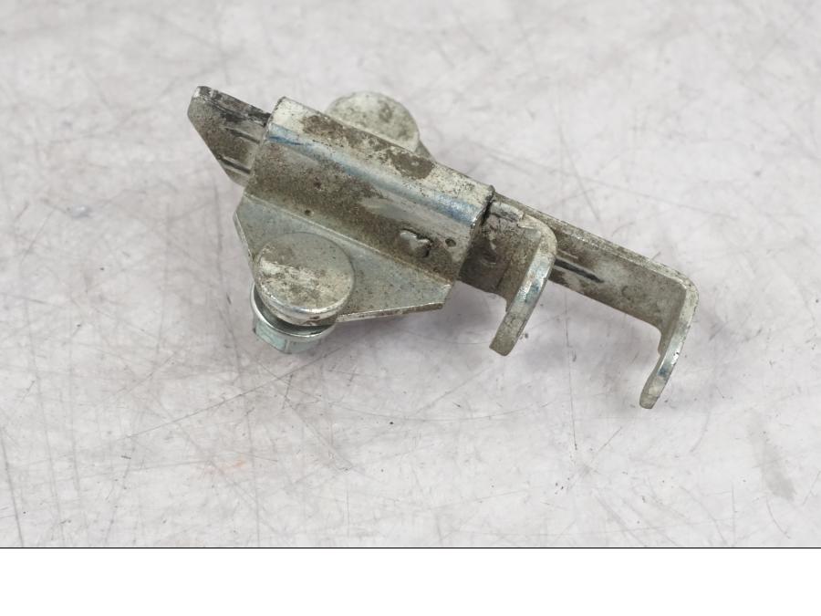 Baksidan på Sadellåsmekanism från en Yamaha MT-09 -2016 motorcykel.