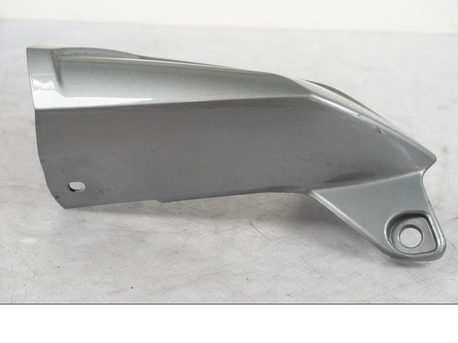 Baksidan på Toppkåpa från en Triumph Tiger Explorer -2013 motorcykel.