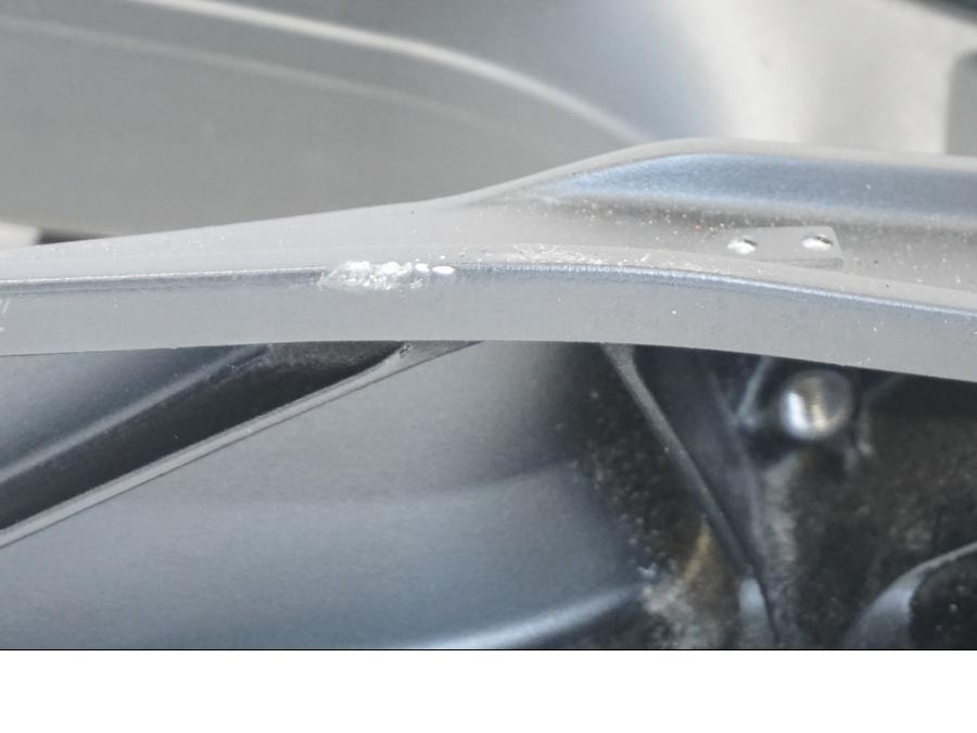 Vänster sida på Sving från en KTM 1290 Super Adventure R -2021 motorcykel.