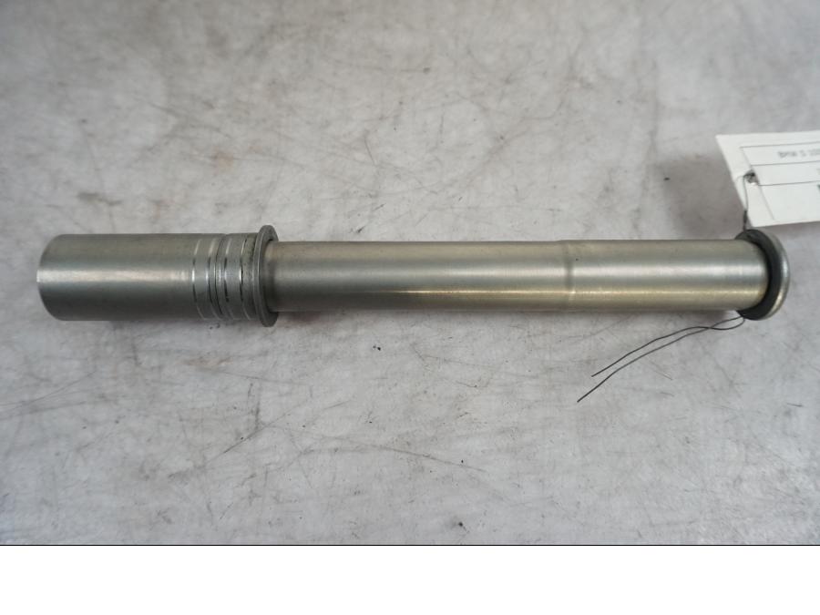 Framsidan på Axel från en BMW S 1000 XR -2019 motorcykel.