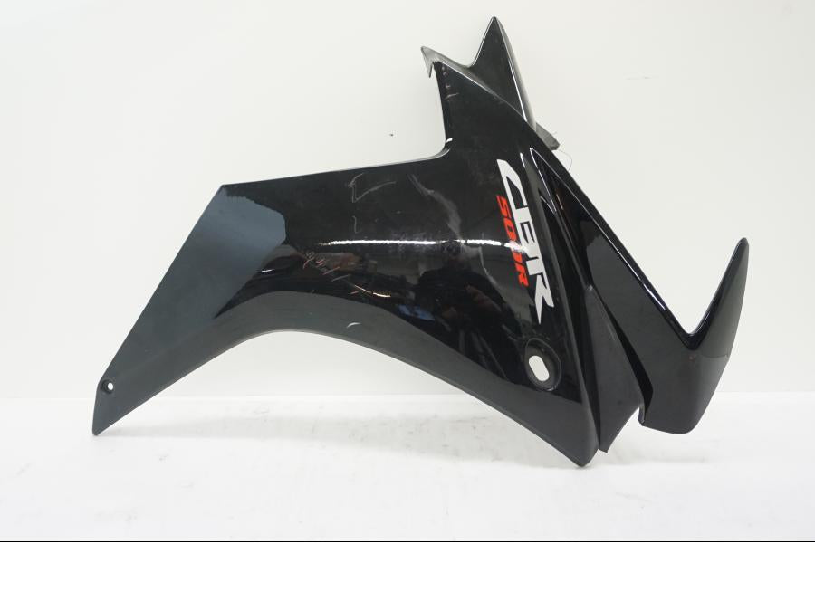 Framsidan på Sidkåpa från en Honda CBR 500 R -2013 motorcykel.