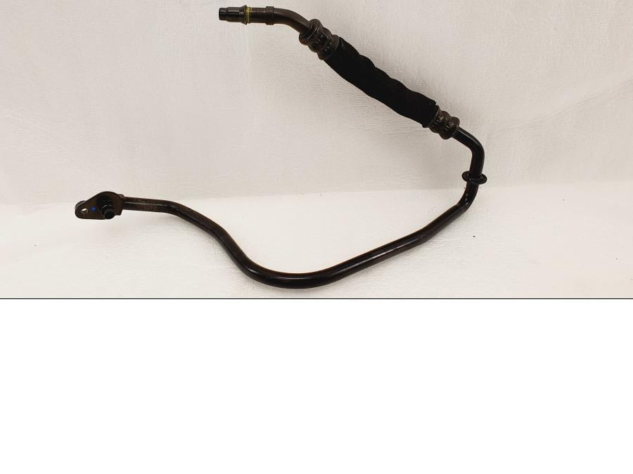 Framsidan på Oljekylrör från en H-D V-Rod 1130 -2005 motorcykel.