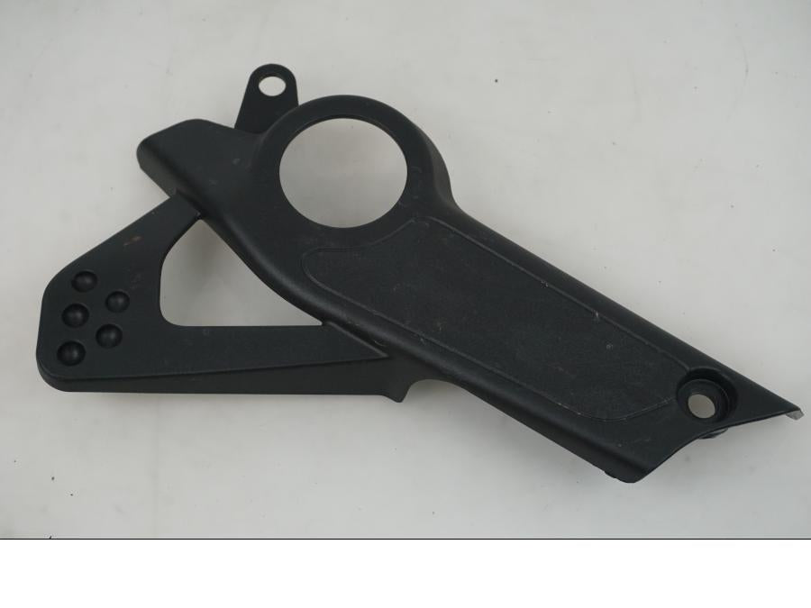 Framsidan på Ramskydd från en Ducati Desert X -2022 motorcykel.