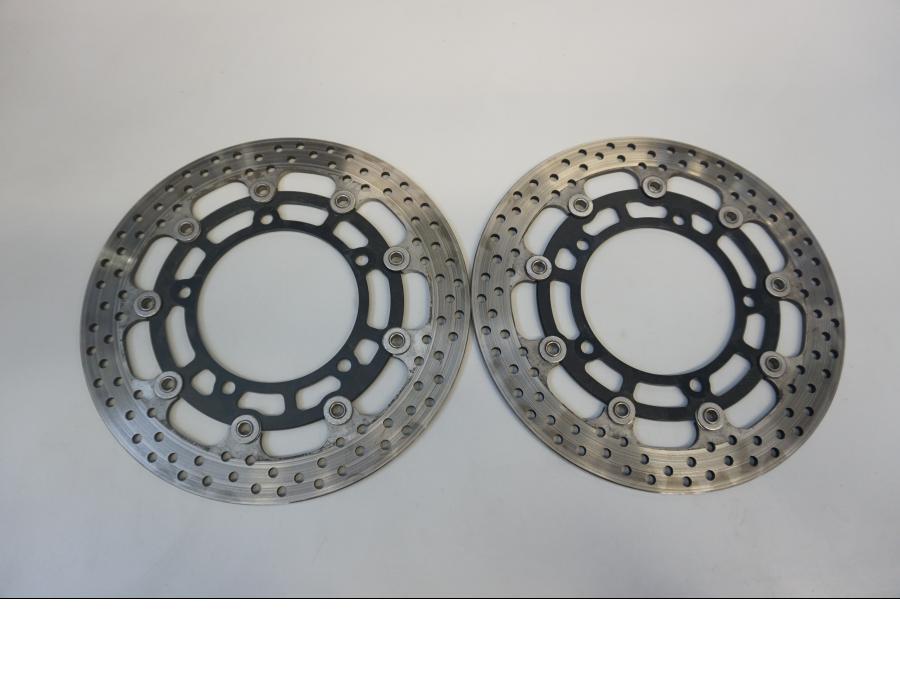 Baksidan på Bromsskiva från en Suzuki SFV 650 A Gladius -2012 motorcykel.