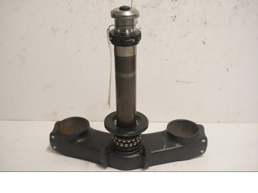 Framsidan på Gaffelkrona från en Kawasaki Versys 1000 -2012 motorcykel.