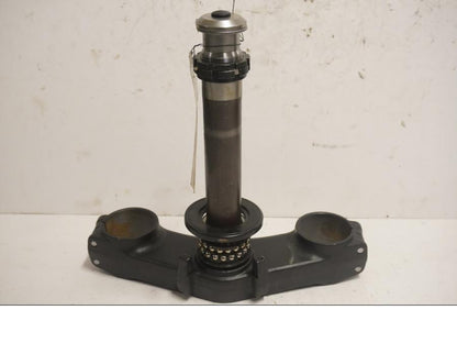 Framsidan på Gaffelkrona från en Kawasaki Versys 1000 -2012 motorcykel.